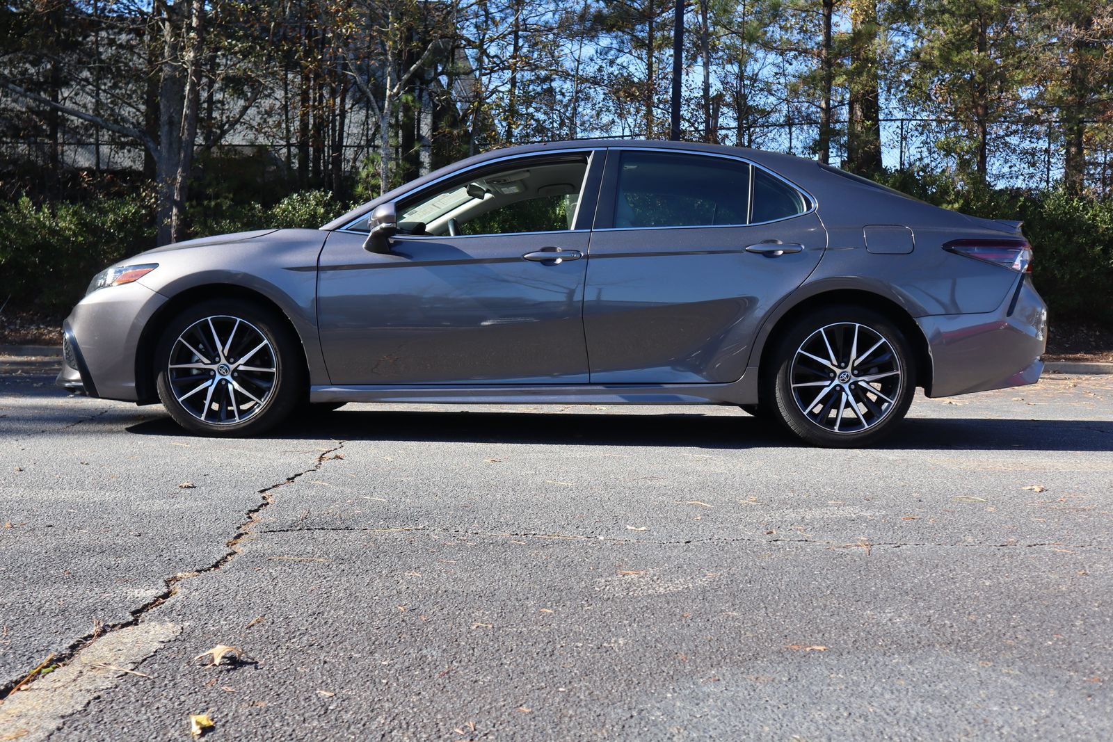 Used 2024 Toyota Camry SE FWD image 7