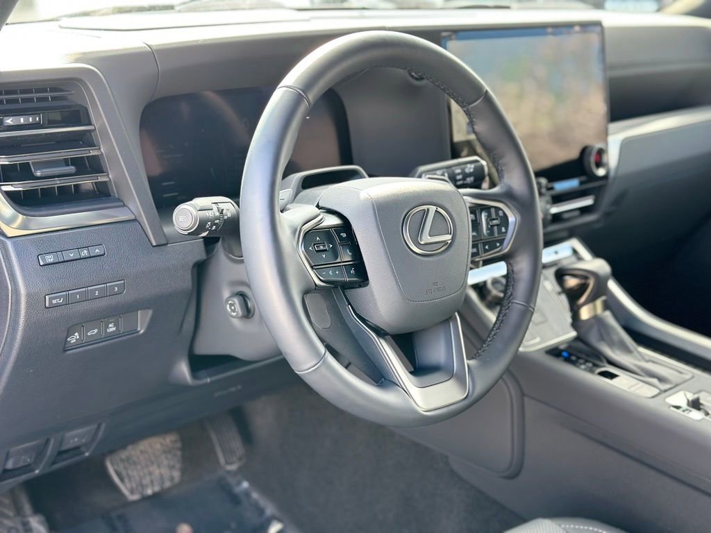 Used 2025 Lexus GX 550 image 13