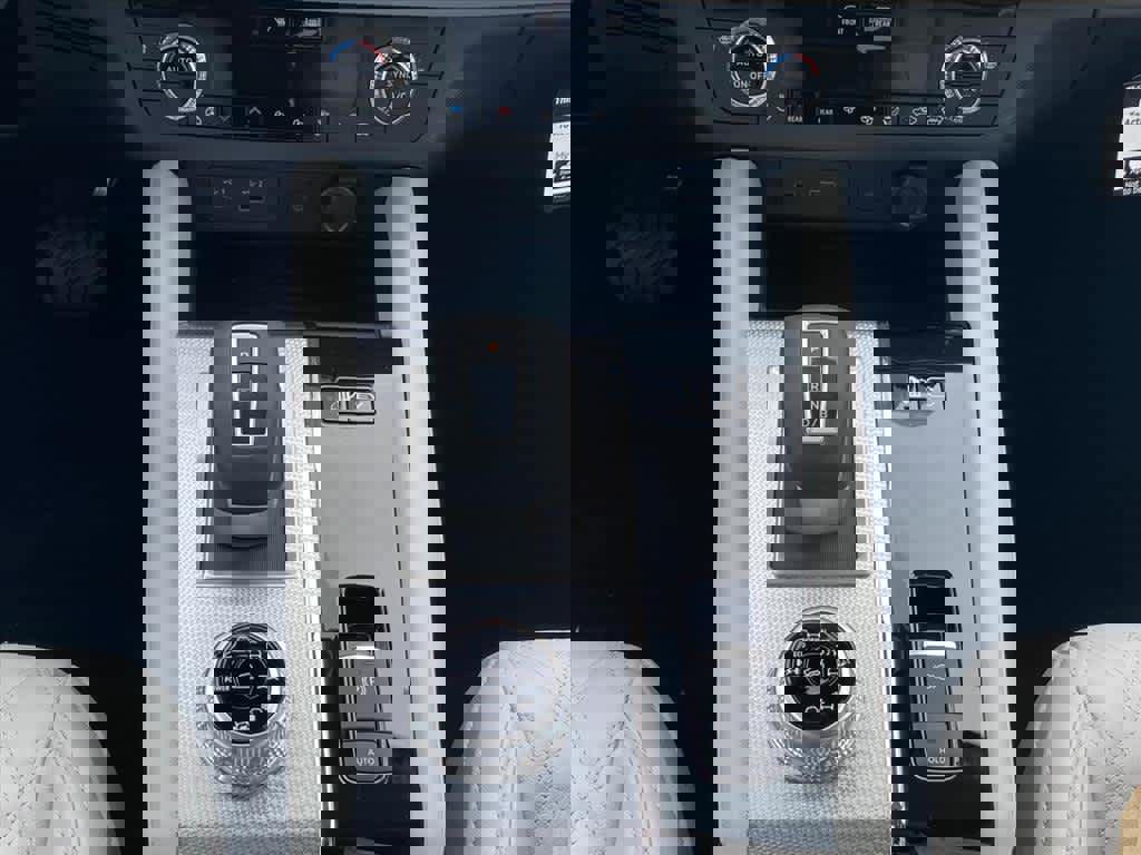 New 2025 Mitsubishi Outlander SEL image 7