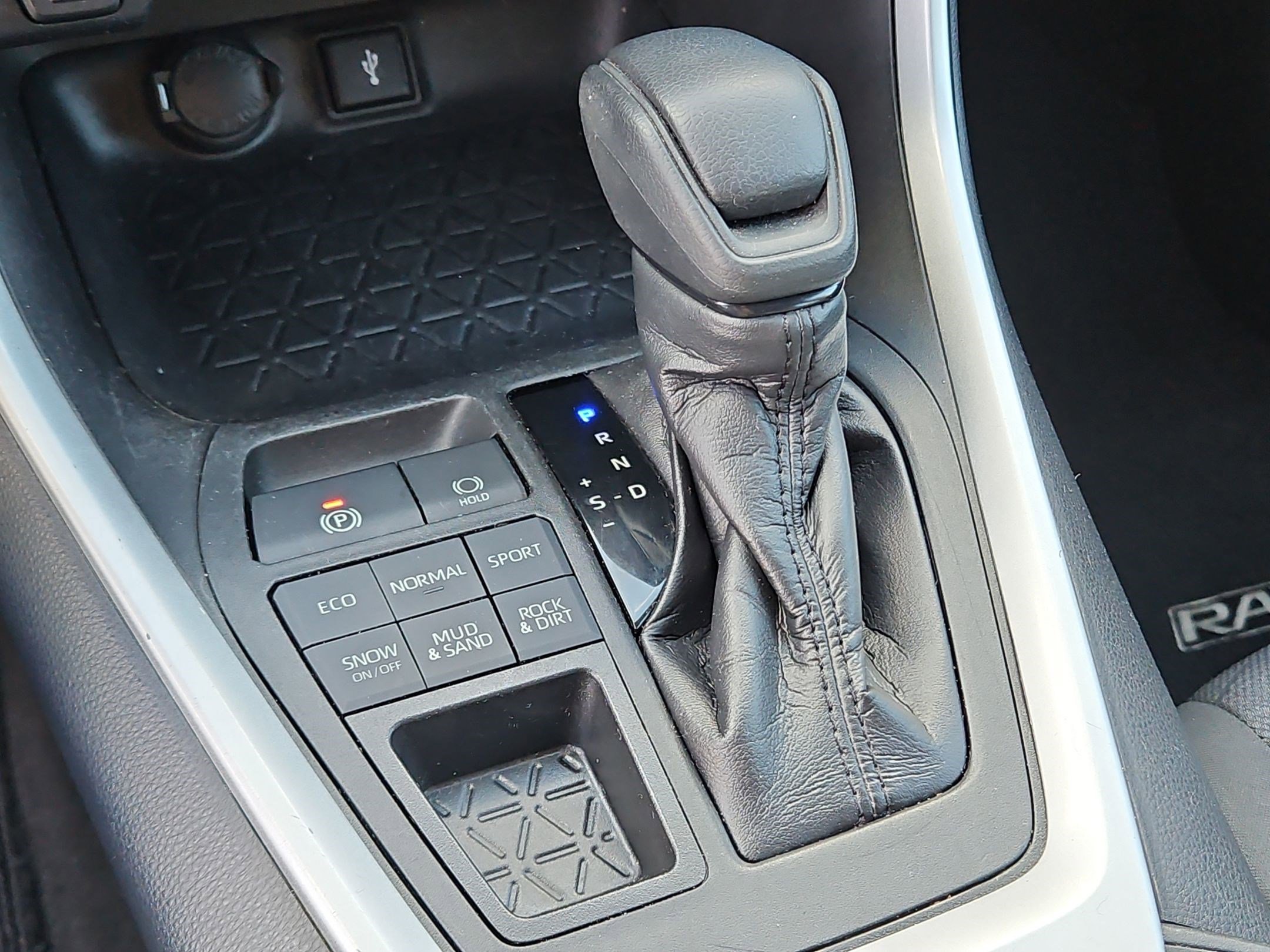 Used 2020 Toyota RAV4 XLE image 27