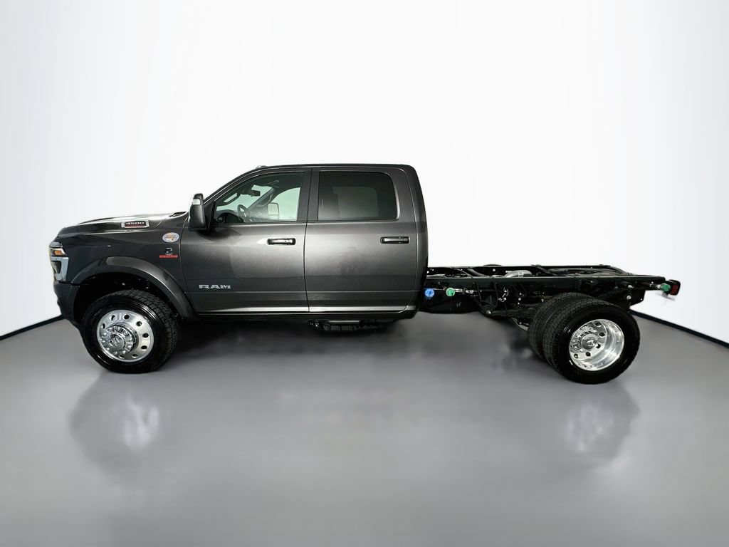 New 2026 RAM 4500 4x4 Crew Cab DRW w/ Laramie Trim Package image 4