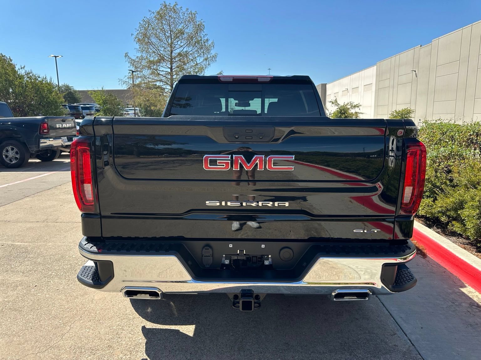 Used 2024 GMC Sierra 1500 SLT w/ SLT Premium Package AWD/4WD image 7