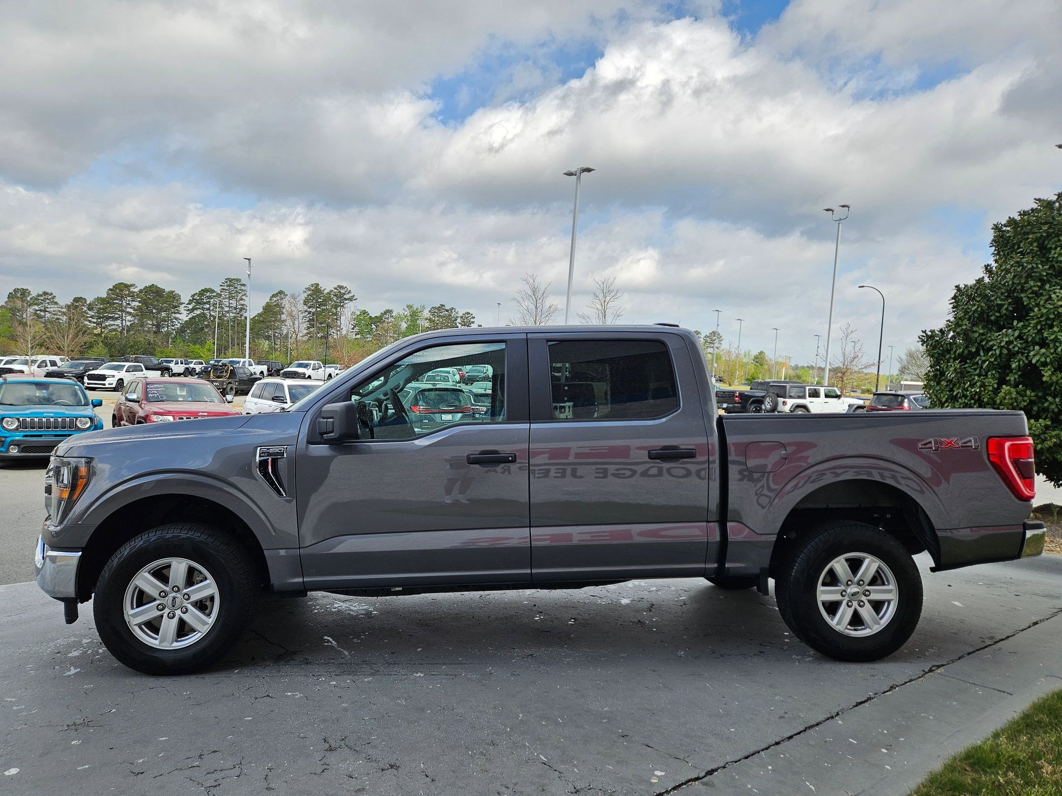 Used 2023 Ford F150 XLT AWD/4WD image 4