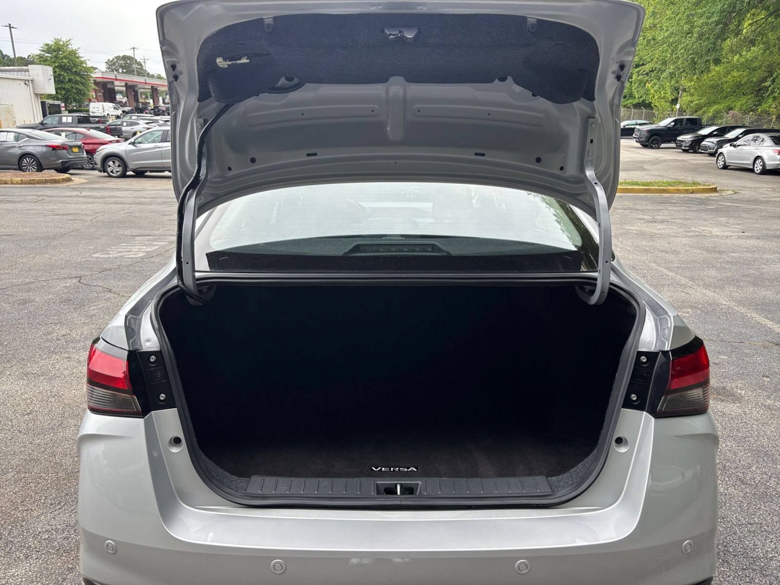 Used 2025 Nissan Versa SV FWD image 31