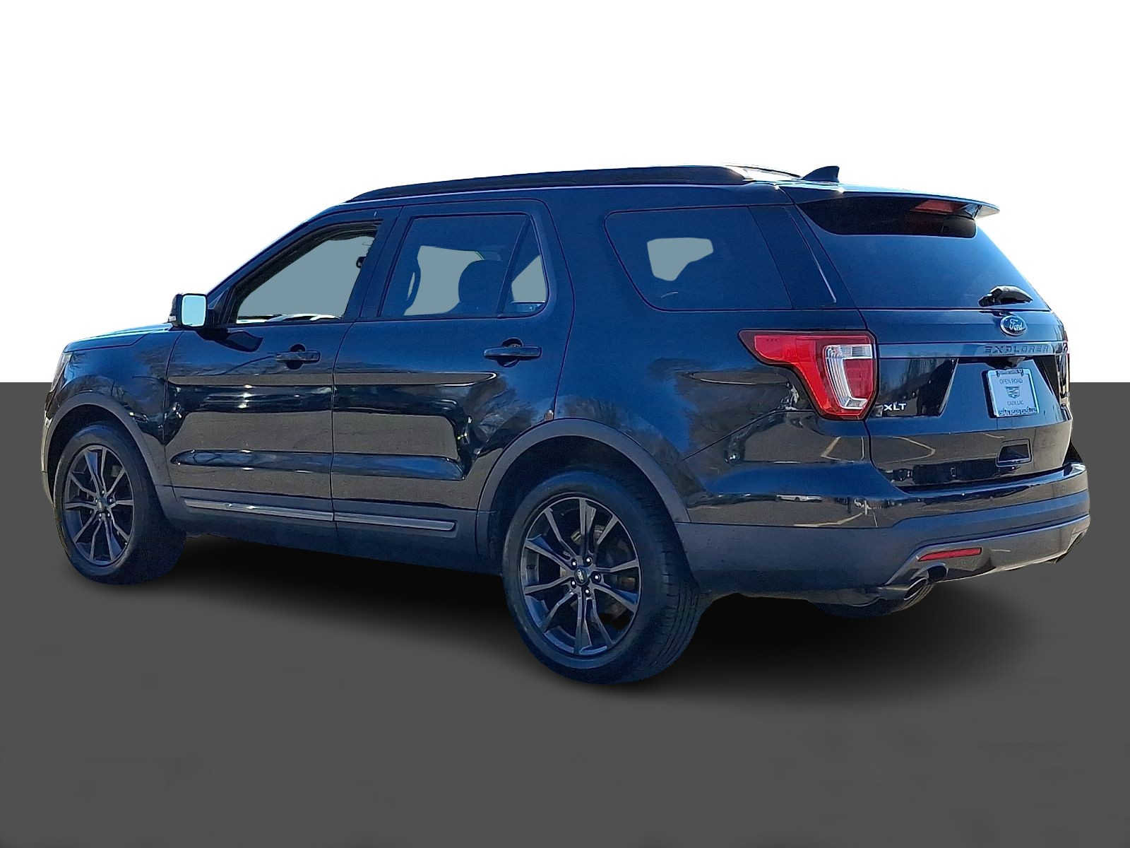 Used 2017 Ford Explorer XLT w/ Equipment Group 202A image 4