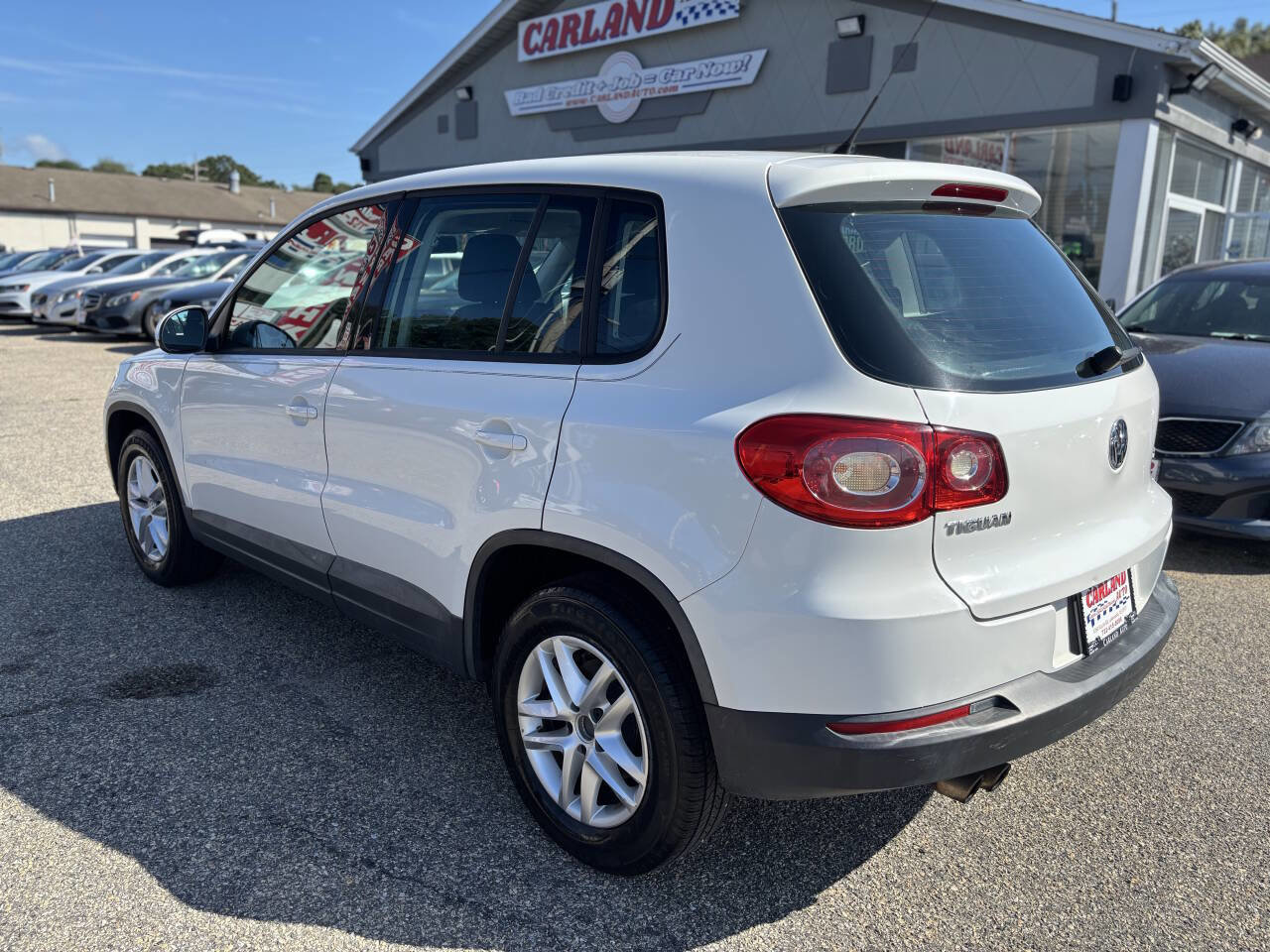 Used 2011 Volkswagen Tiguan S image 4