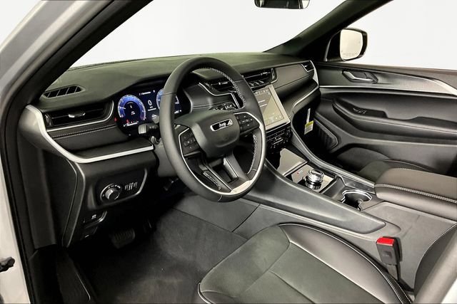 New 2025 Jeep Grand Cherokee Laredo image 8