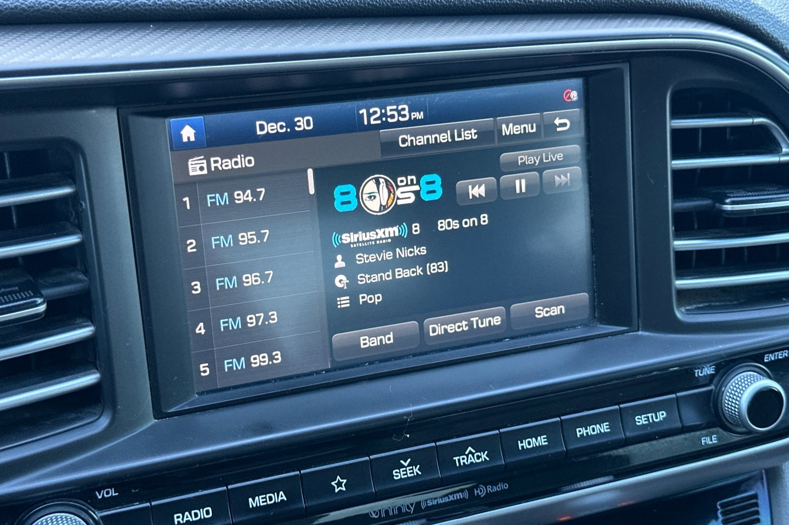 Used 2020 Hyundai Elantra Limited image 18