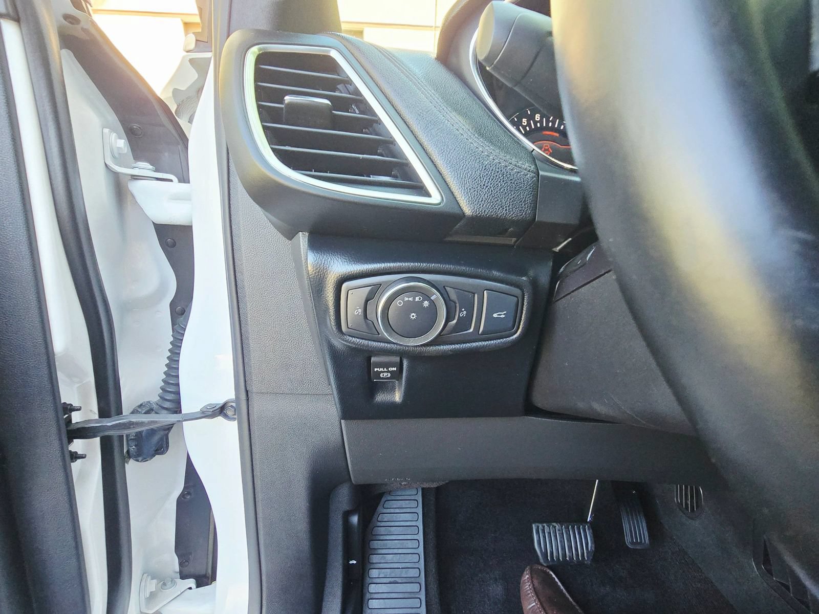 Used 2016 Lincoln MKX Select w/ Select Plus Package FWD image 18