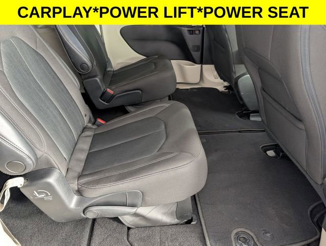 Used 2022 Chrysler Voyager LX image 29