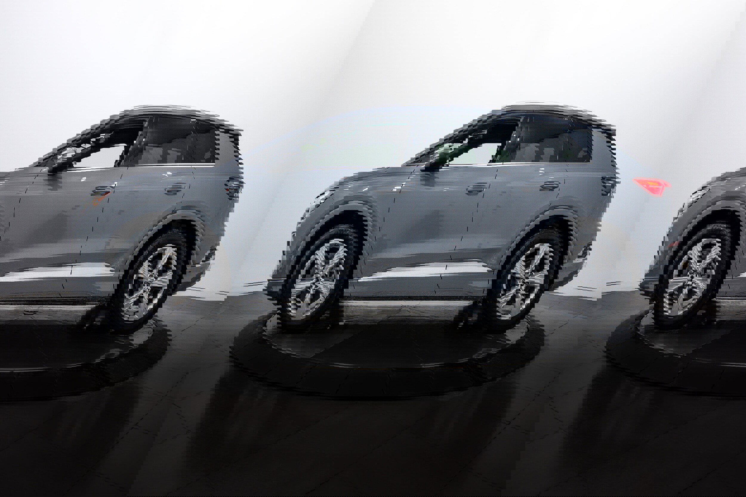 Used 2024 Audi Q4 e-tron Prestige image 7