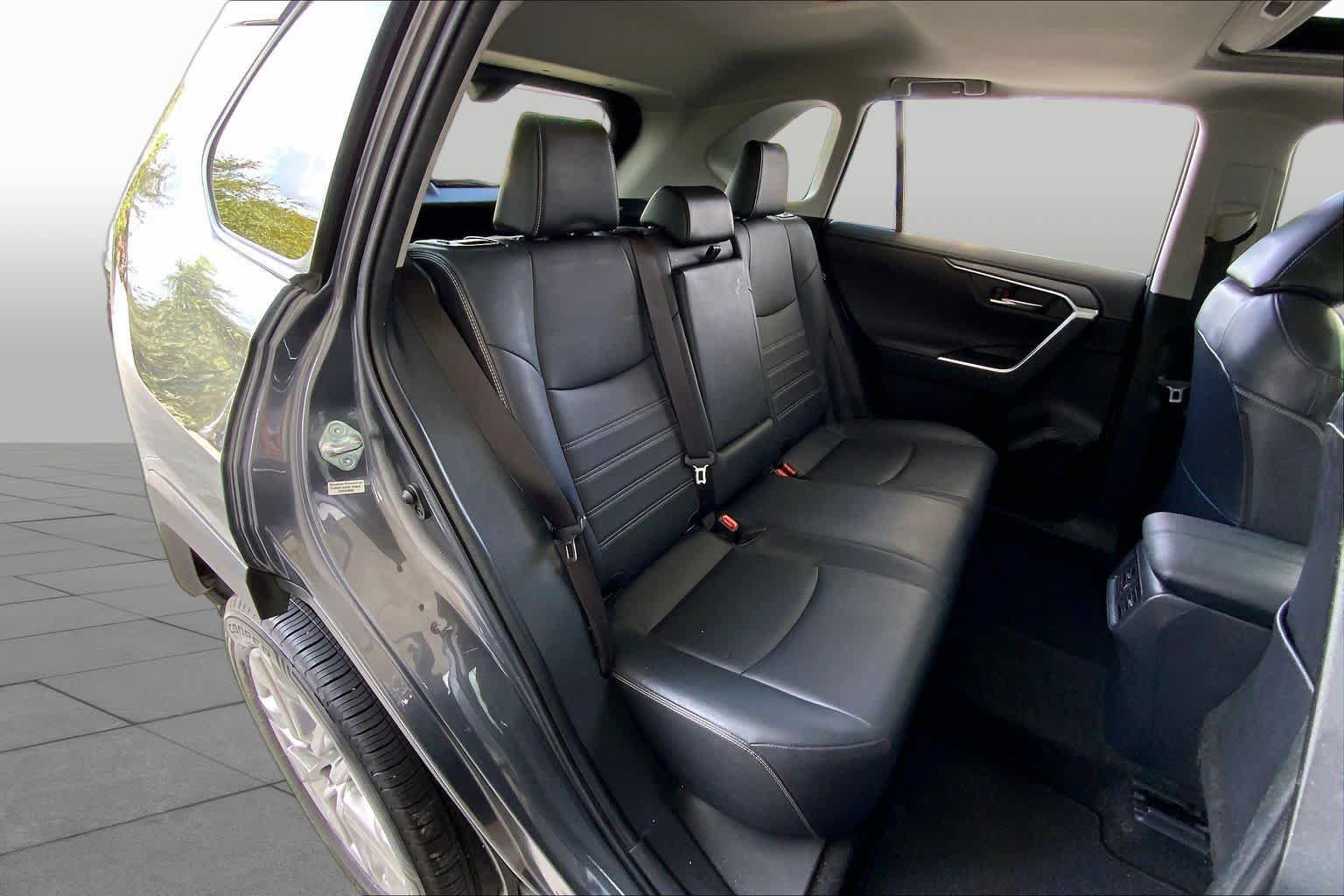 Used 2020 Toyota RAV4 Limited FWD image 19