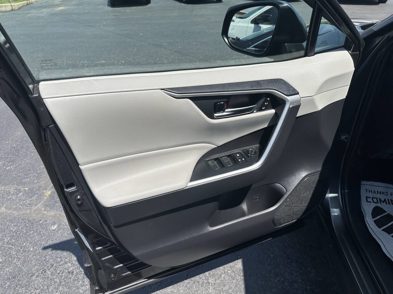 Used 2020 Toyota RAV4 XLE Premium FWD image 16