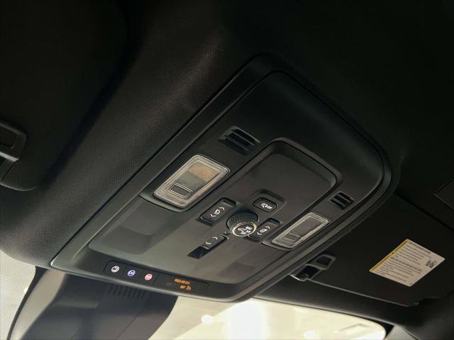 Used 2025 Chevrolet Suburban High Country image 30