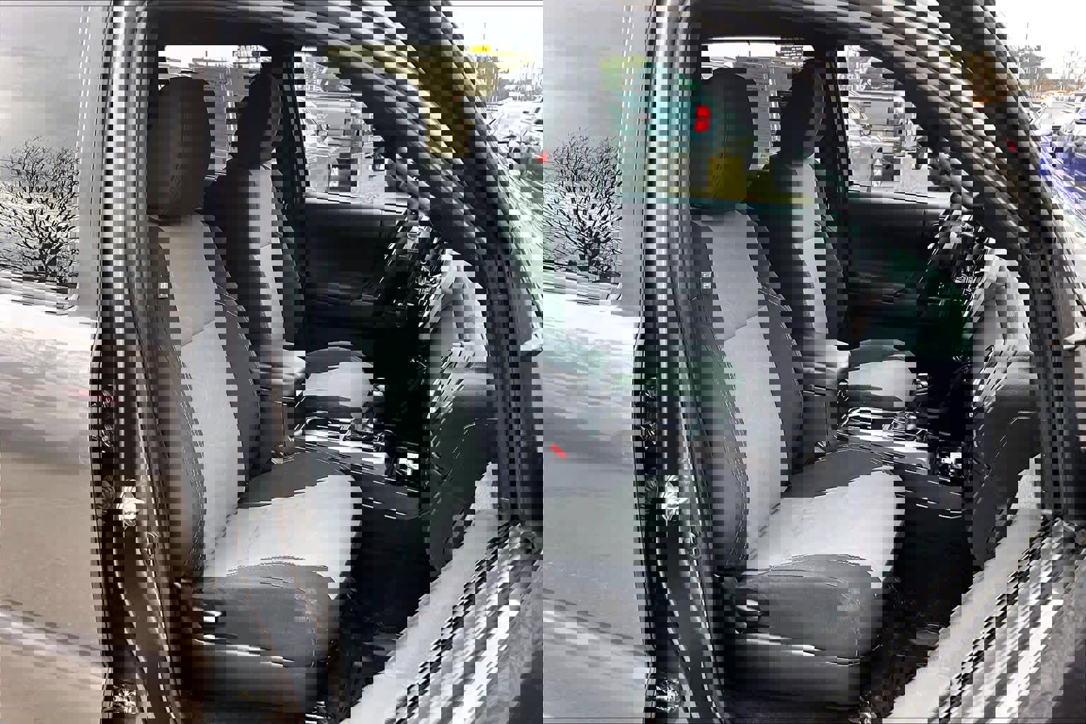 Used 2021 Toyota Tacoma TRD Sport w/ Technology Package image 8