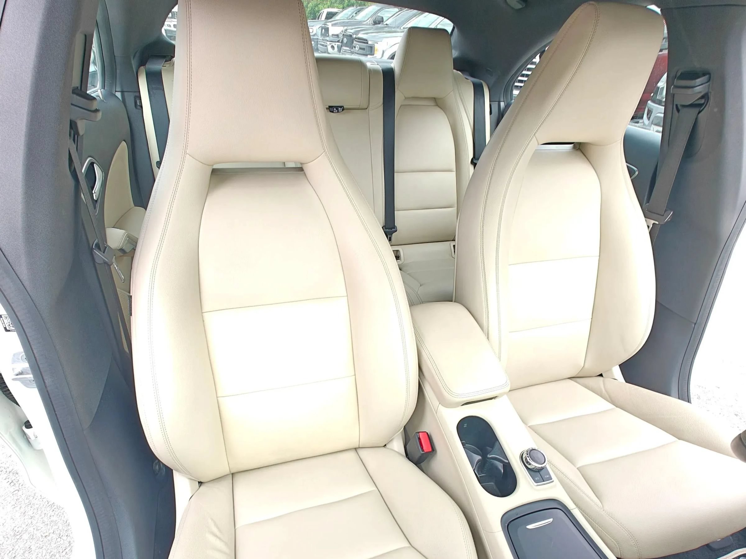 Used 2014 Mercedes-Benz CLA 250 image 25