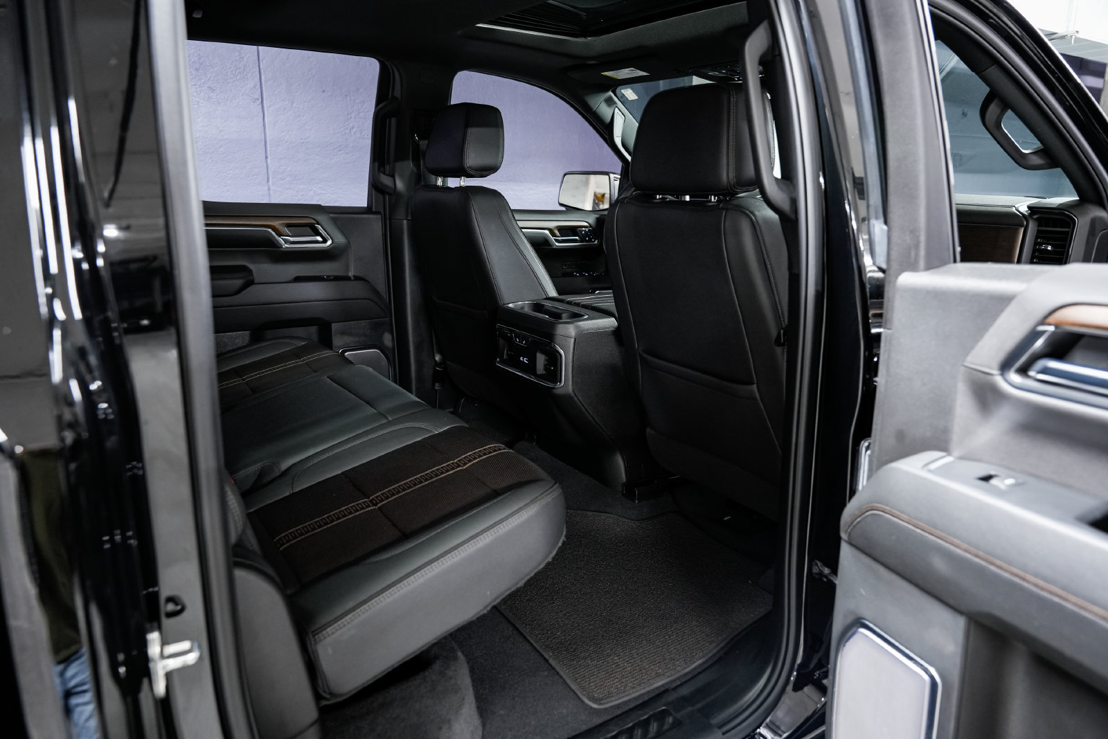 Used 2024 Chevrolet Silverado 1500 High Country w/ Midnight Edition AWD/4WD image 31