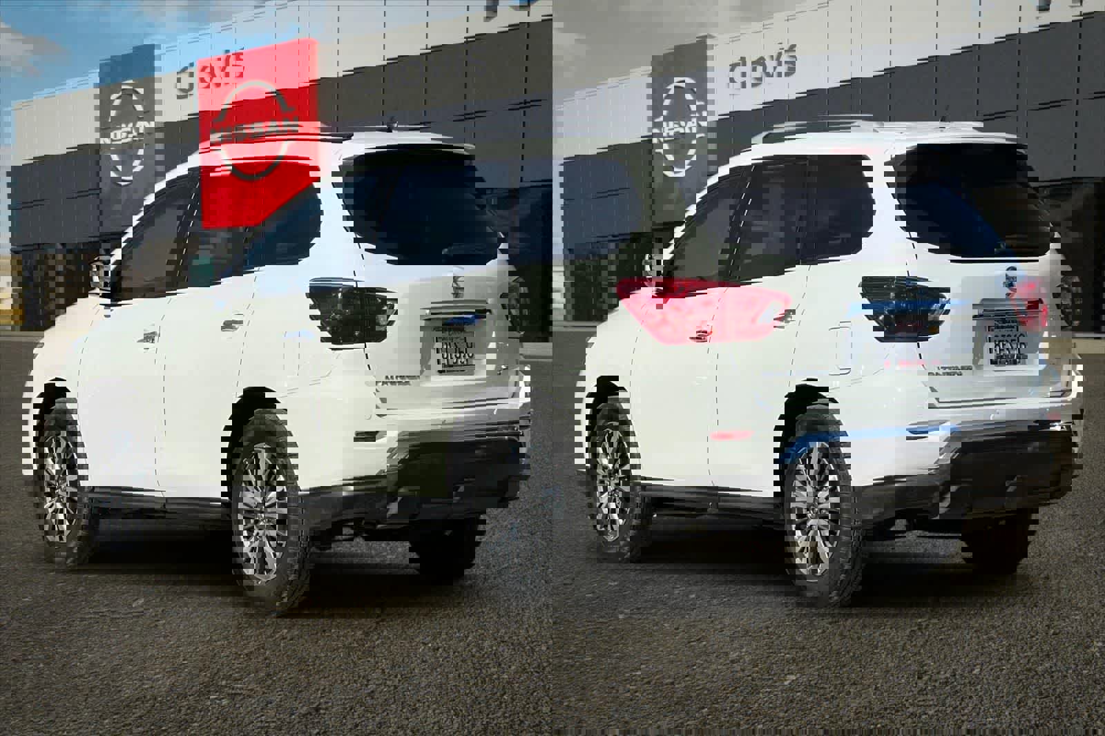 Used 2017 Nissan Pathfinder SV image 7