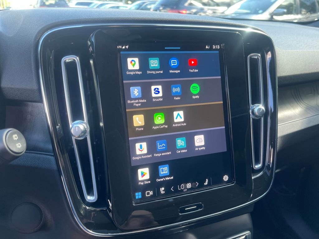 Used 2023 Volvo XC40 Recharge Ultimate image 11