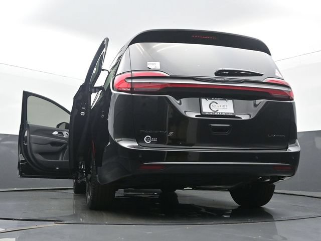 New 2025 Chrysler Pacifica Limited FWD image 60