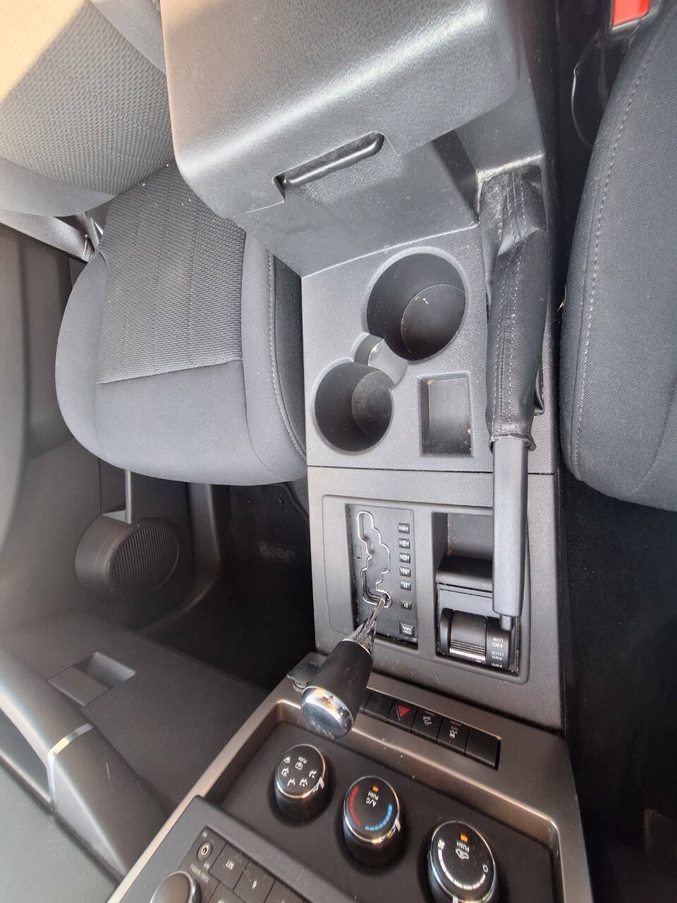 Used 2012 Jeep Liberty Sport w/ Popular Equipment Group AWD/4WD image 12