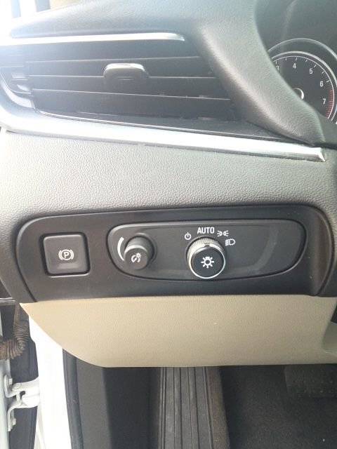 Used 2020 Buick Enclave Essence image 23