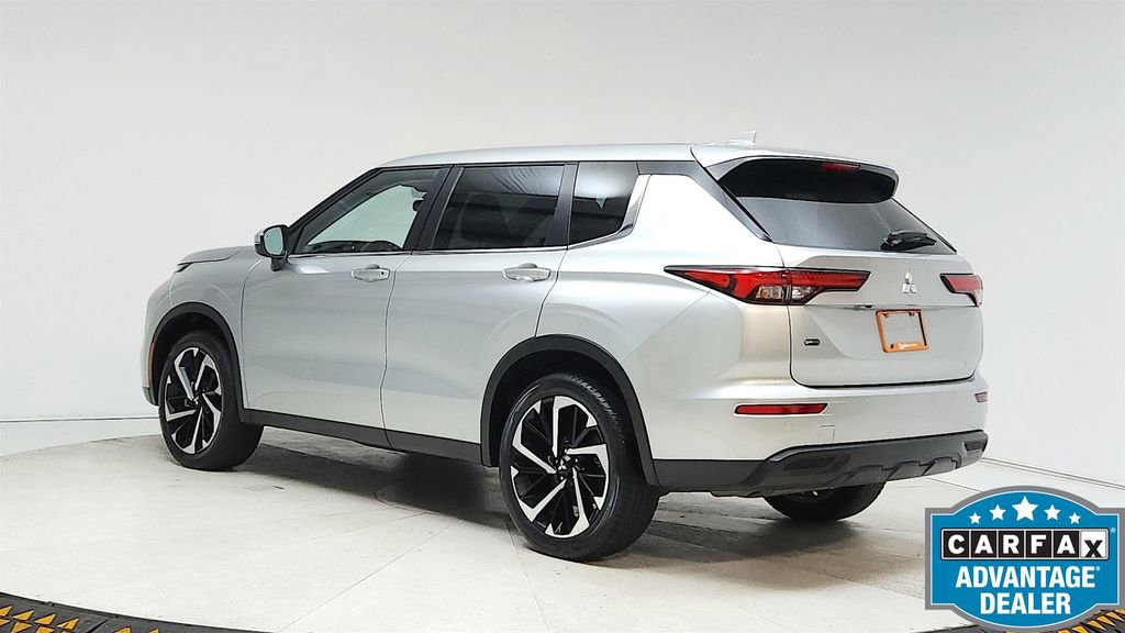 Used 2022 Mitsubishi Outlander ES FWD image 3