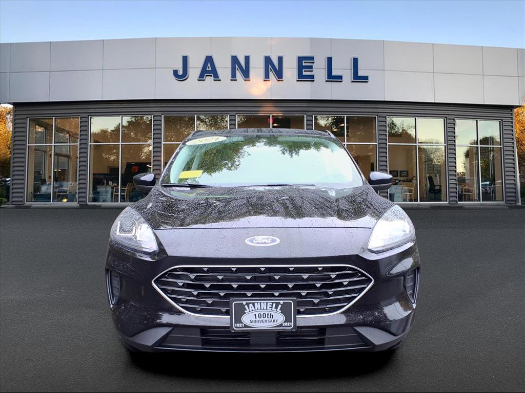 Used 2021 Ford Escape SE w/ SE Sport Appearance Package image 2