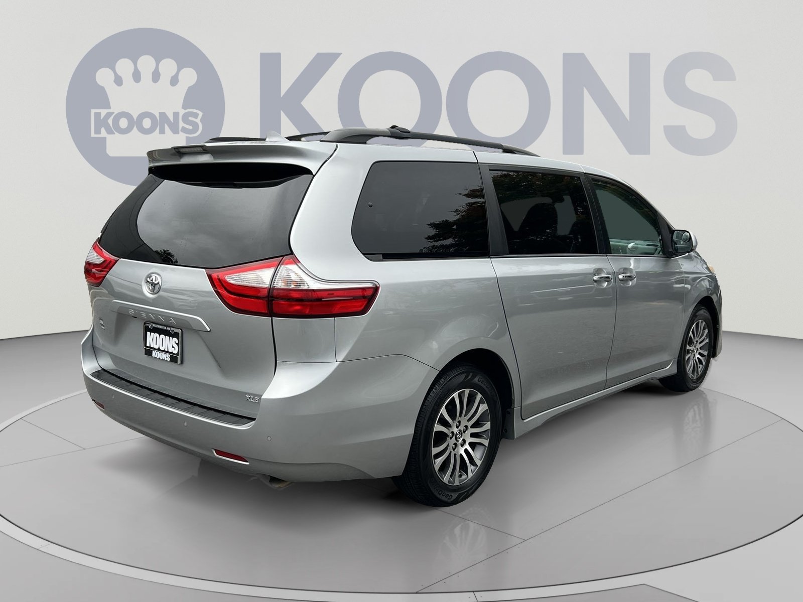 Used 2019 Toyota Sienna XLE w/ XLE Navigation Package FWD image 7