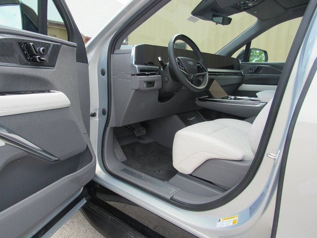 New 2025 Cadillac Escalade IQ Sport 1 w/ LPO, ONYX Package AWD/4WD image 6