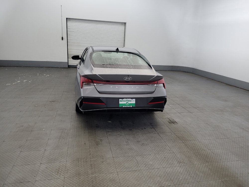 Used 2025 Hyundai Elantra SEL FWD image 6