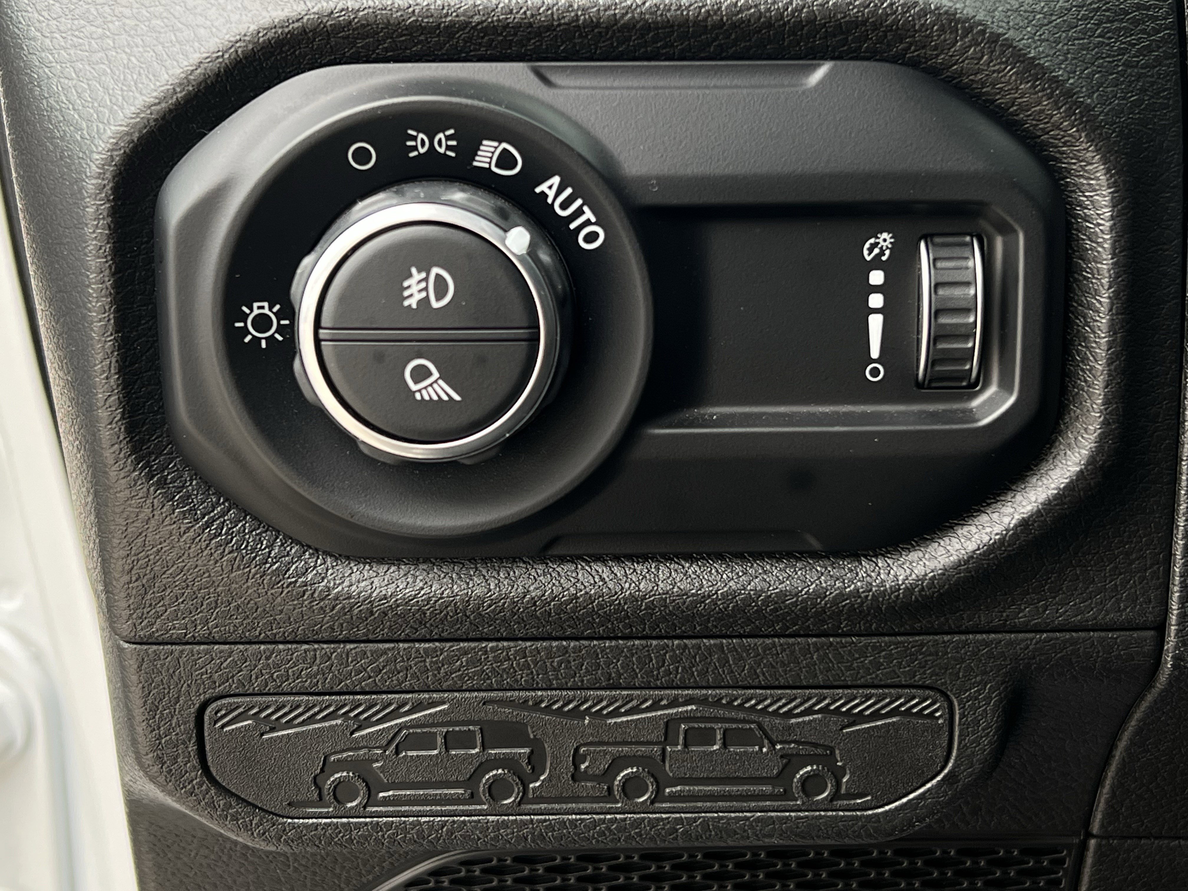 Used 2024 Jeep Gladiator Sport image 15