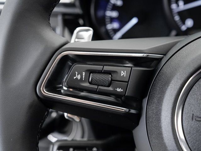 Certified 2025 Porsche Macan image 14