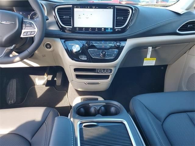 New 2023 Chrysler Pacifica Touring-L FWD image 12