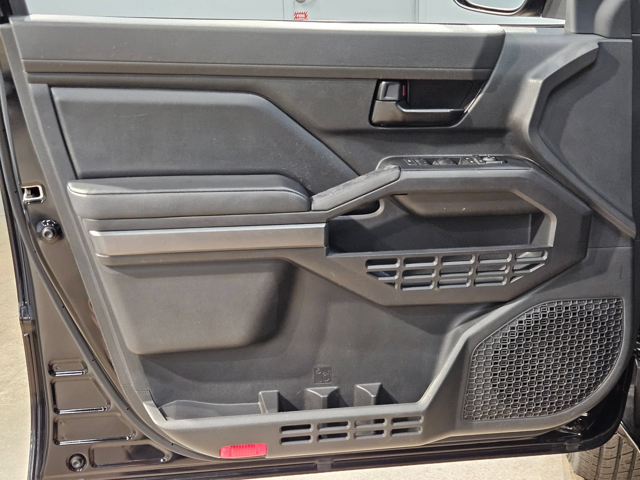 Used 2025 Toyota Tacoma SR5 AWD/4WD image 20