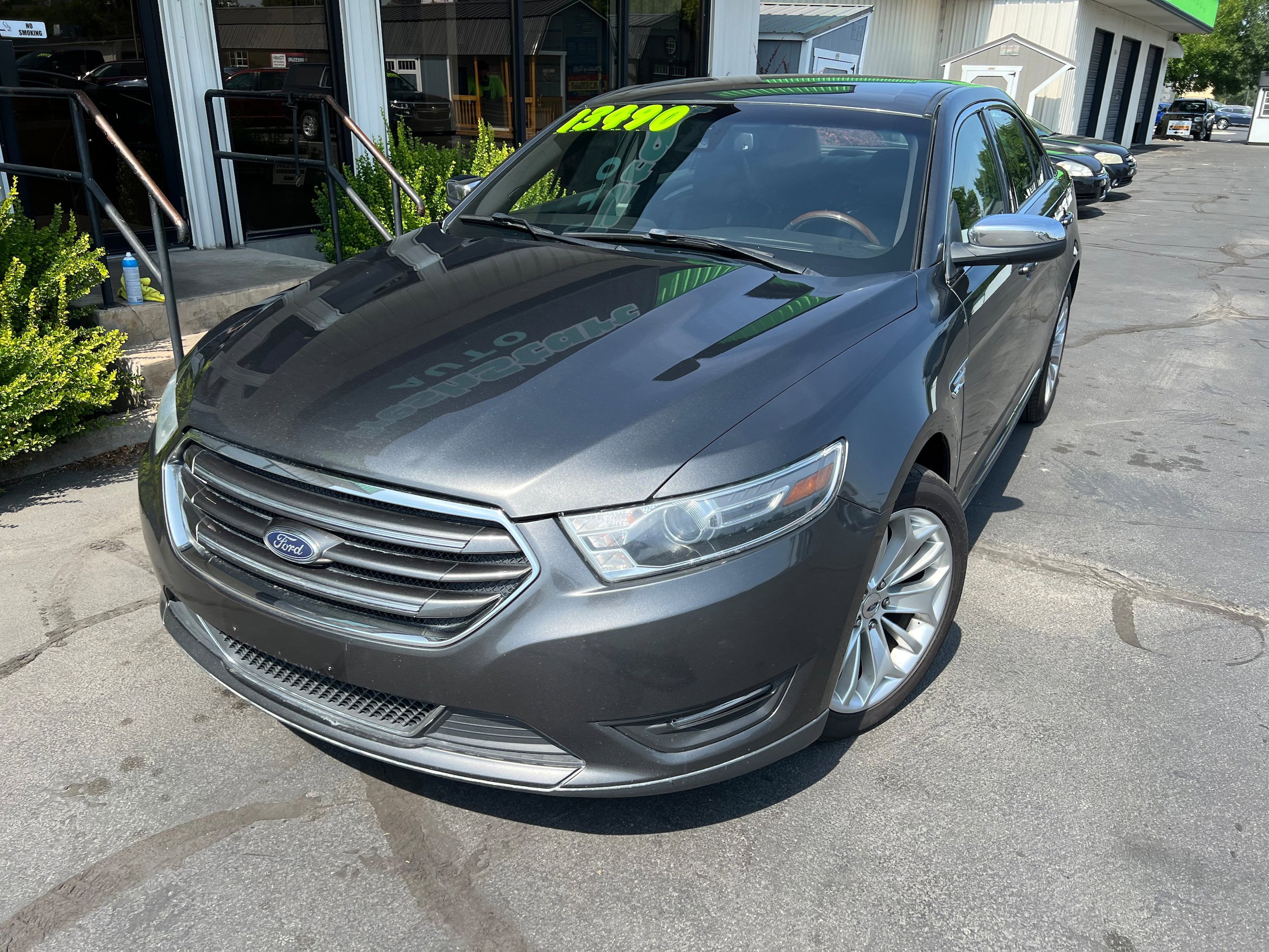 Used 2018 Ford Taurus Limited FWD image 2