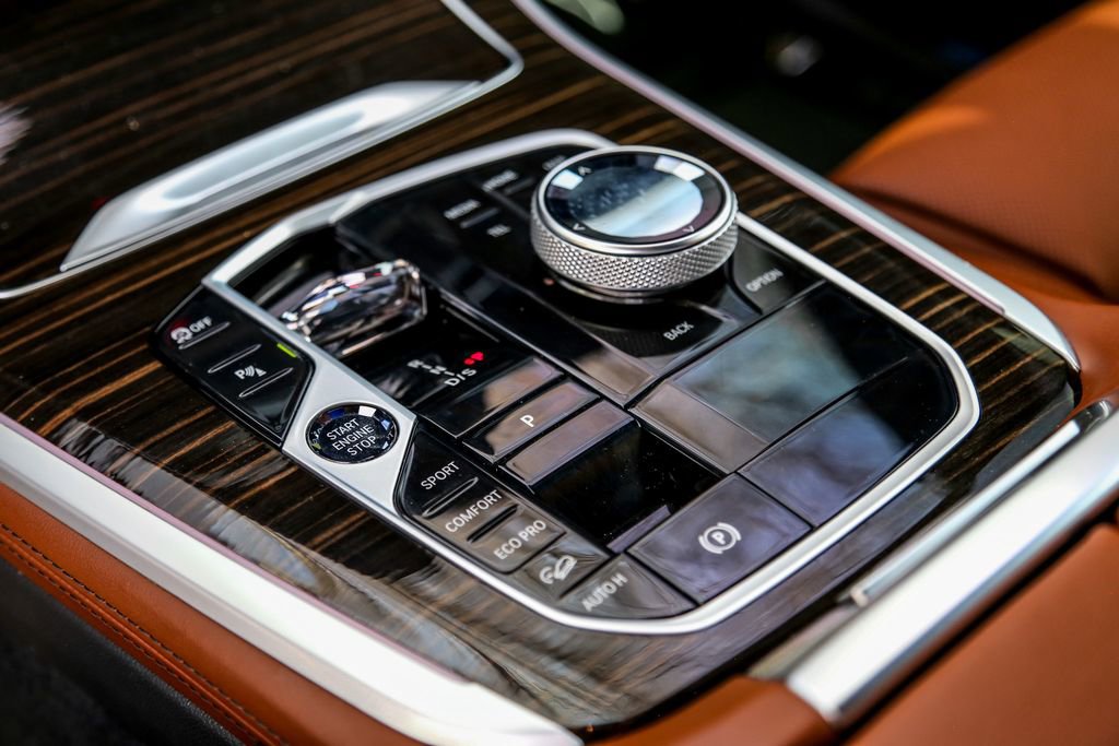 Used 2025 BMW X5 M60i w/ Executive Package image 17