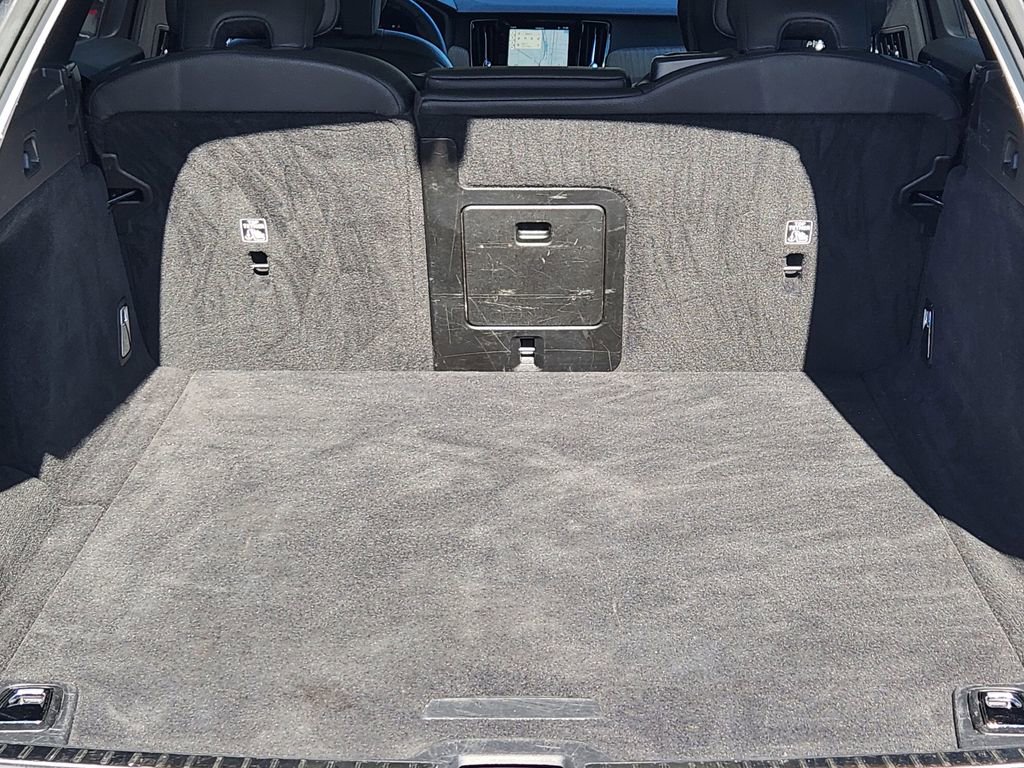 Used 2024 Volvo V90 B6 Cross Country Plus w/ Climate Package image 20