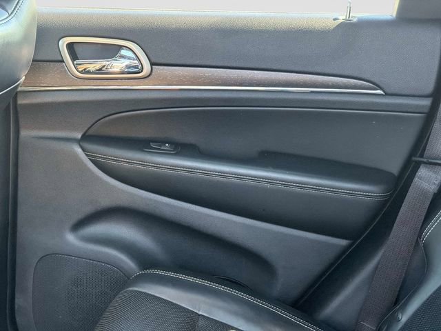 Used 2017 Jeep Grand Cherokee Limited w/ Luxury Group II image 12