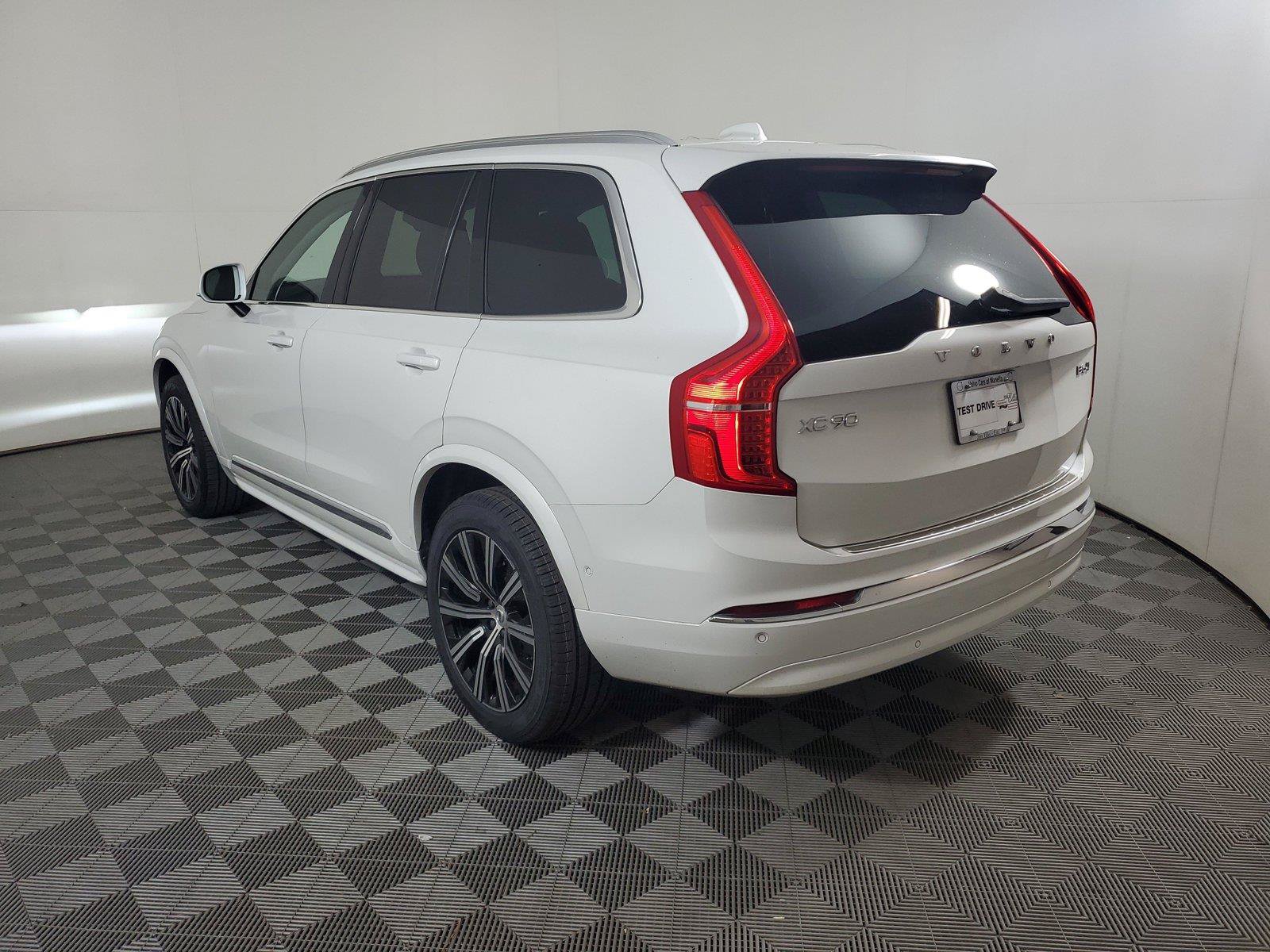 Certified 2023 Volvo XC90 B6 Plus w/ Protection Package AWD/4WD image 4