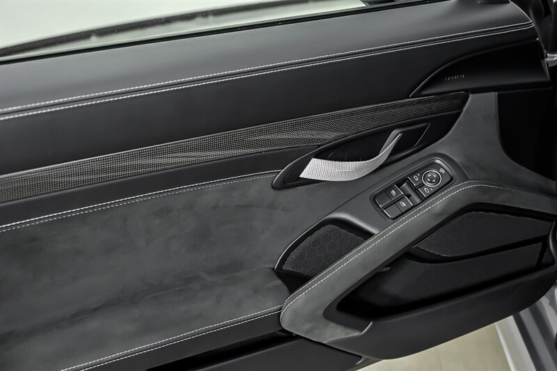 Used 2022 Porsche 718 Boxster Spyder RWD image 15