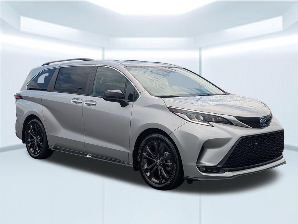 Used 2024 Toyota Sienna XSE FWD image 7