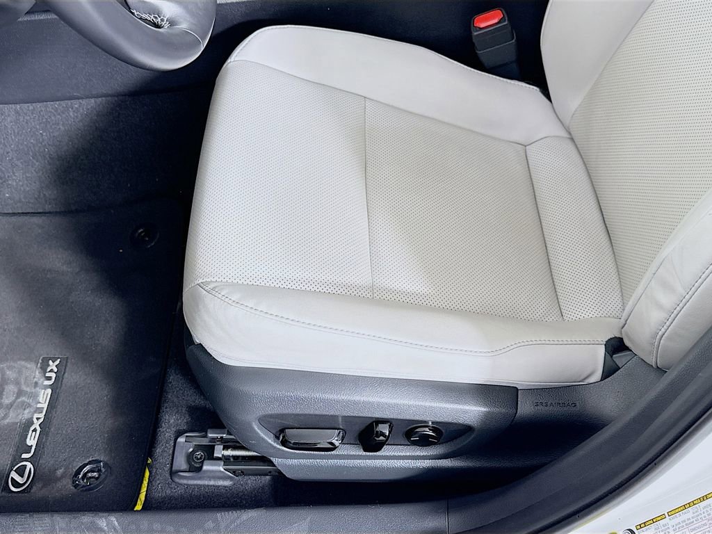 Certified 2022 Lexus UX 200 w/ Premium Package image 19