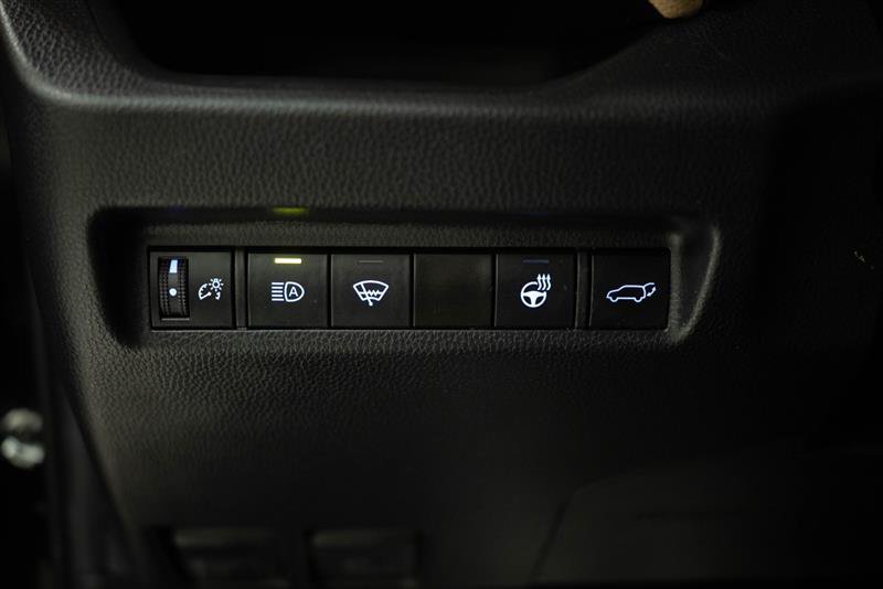 Used 2021 Toyota RAV4 XLE Premium AWD/4WD image 29
