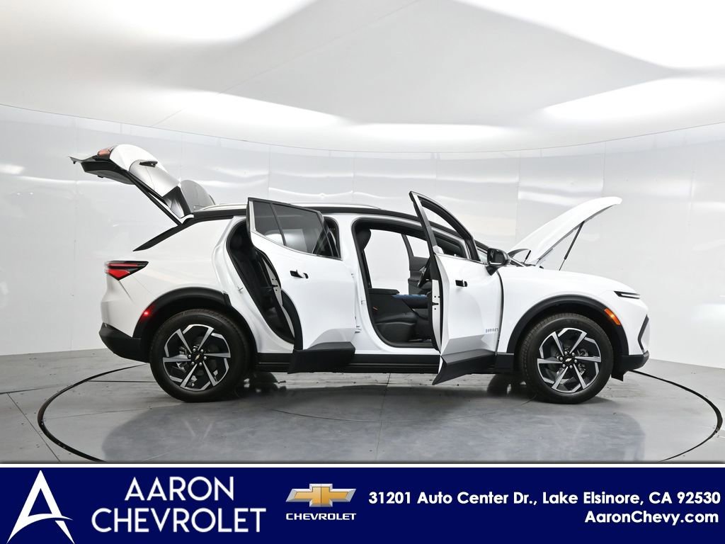 New 2026 Chevrolet Equinox EV LT image 3