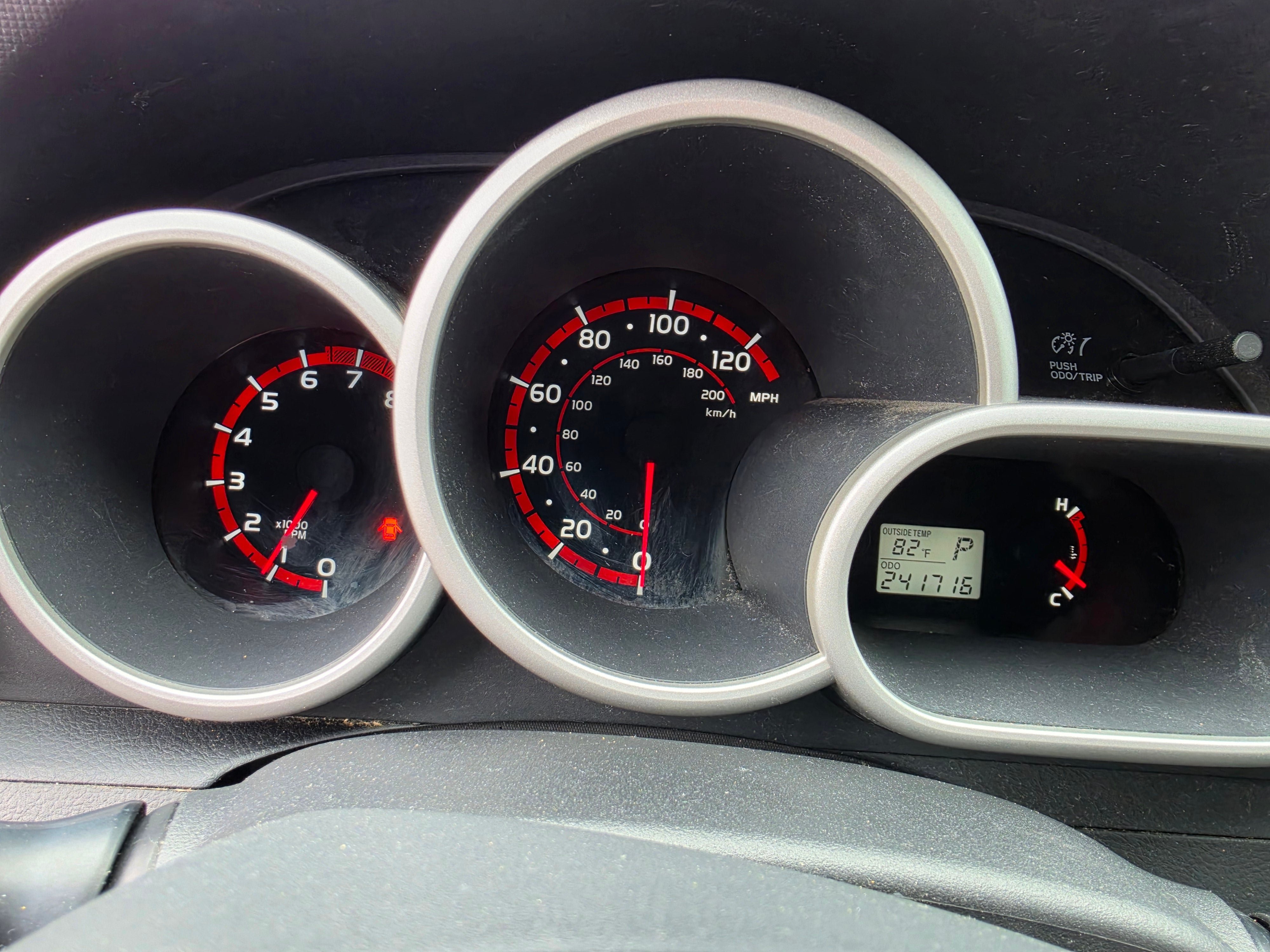Used 2009 Pontiac Vibe w/ Preferred Package FWD image 7