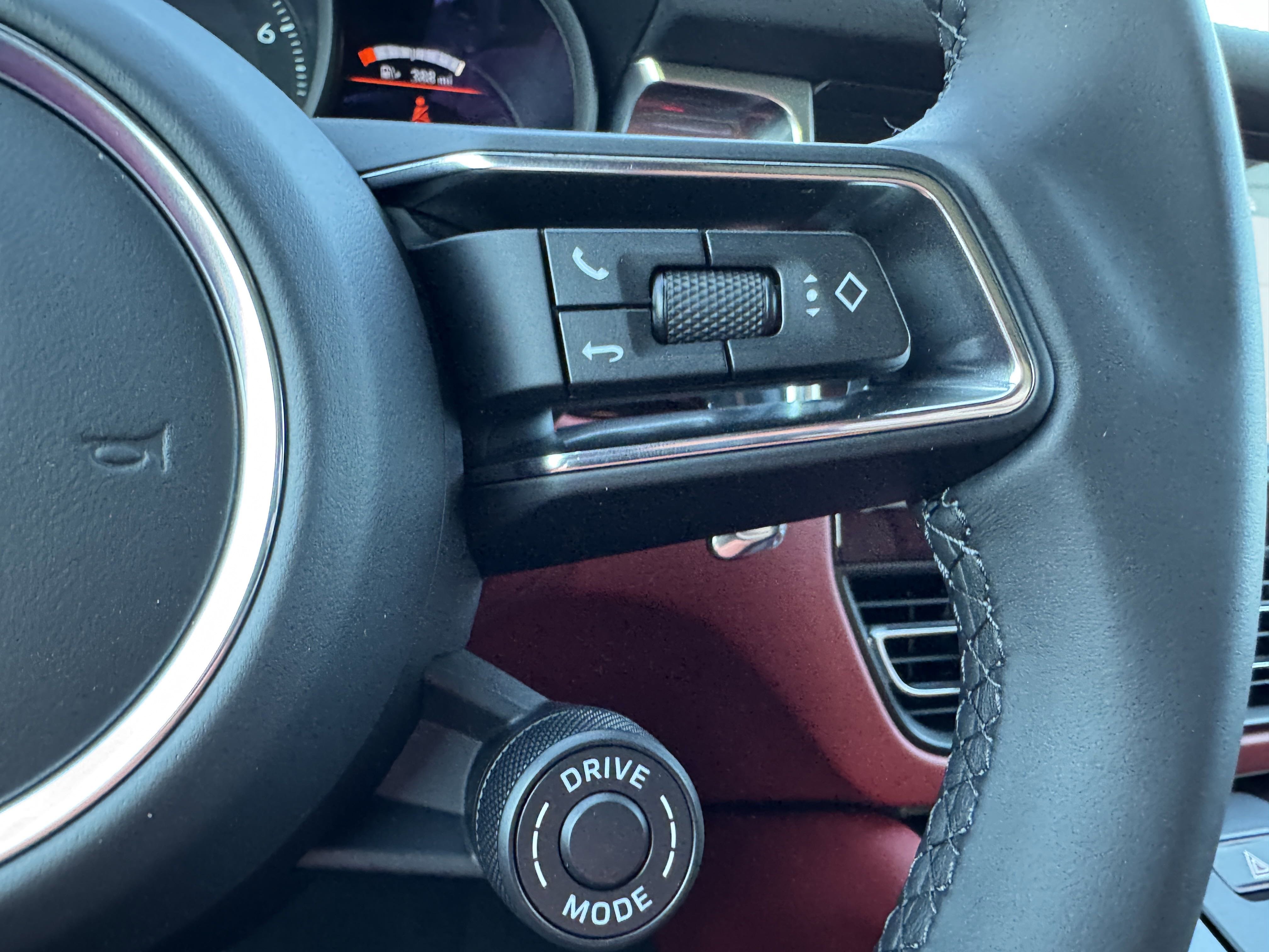 New 2025 Porsche Macan image 34