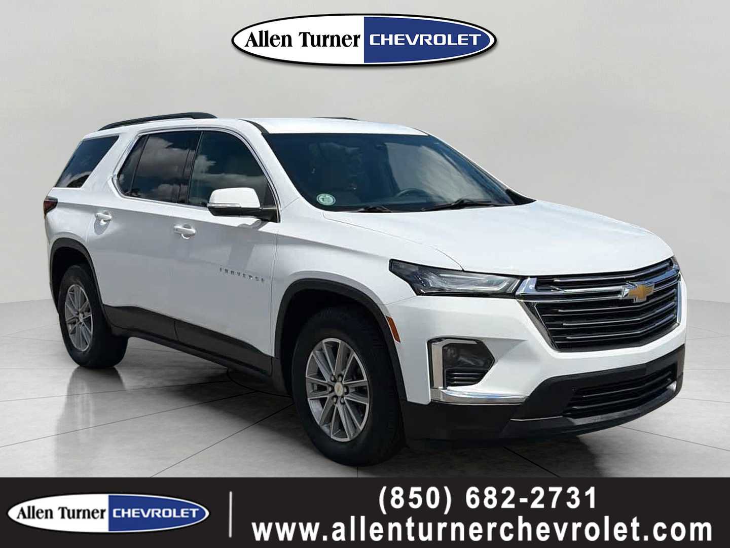 Used 2023 Chevrolet Traverse LT w/ LPO, Cargo Package FWD image 1