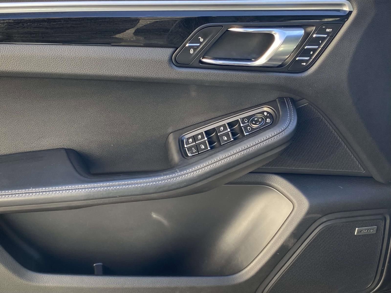 Used 2018 Porsche Macan w/ Premium Package Plus AWD/4WD image 17