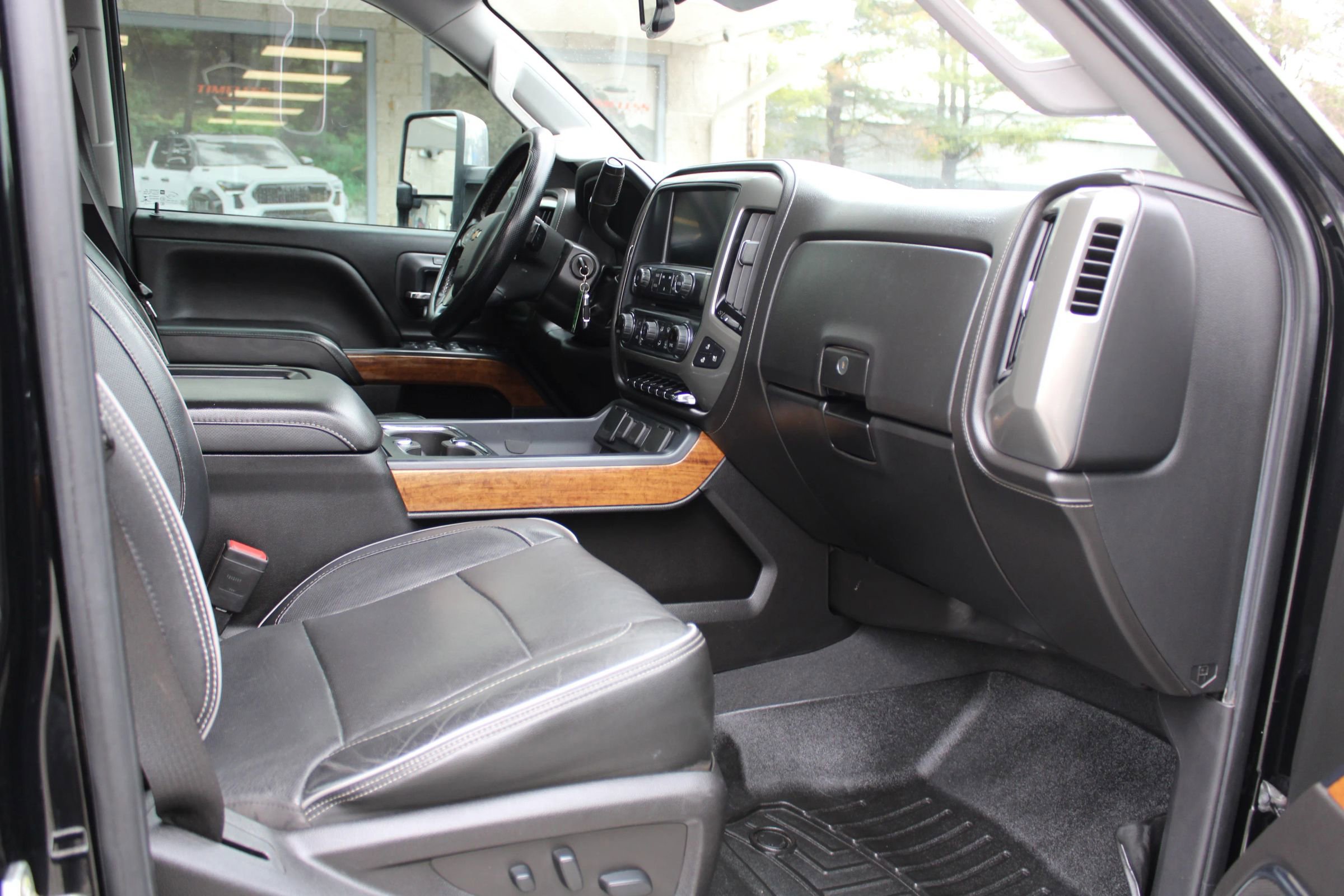 Used 2019 Chevrolet Silverado 2500 High Country w/ Duramax Plus Package image 15